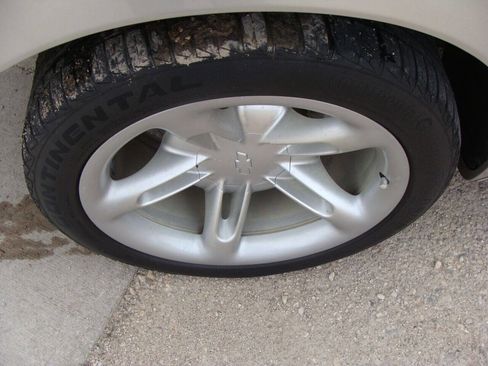 Used 2004 Chevrolet SSR w/ Preferred Equipment Group image 9