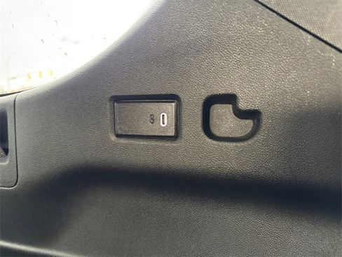 Used 2023 GMC Yukon XL SLE image 28