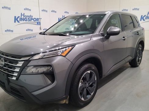 Used 2024 Nissan Rogue SV image 6