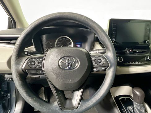 Used 2021 Toyota Corolla LE image 17