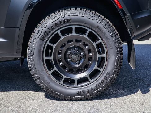 New 2026 Land Rover Defender 110 OCTA AWD/4WD image 8