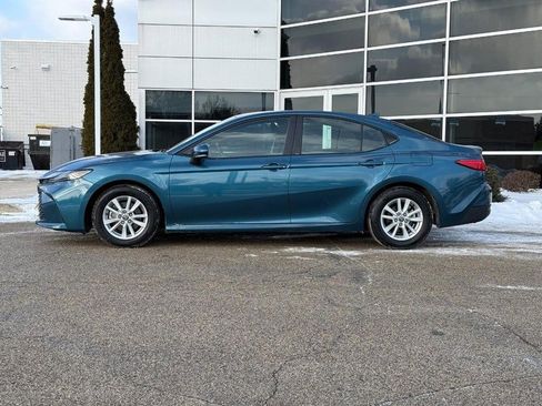 Used 2025 Toyota Camry LE image 6