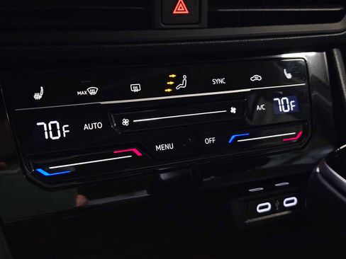 Certified 2025 Volkswagen Jetta SE image 30