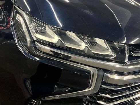 Used 2022 Chevrolet Suburban LT image 27