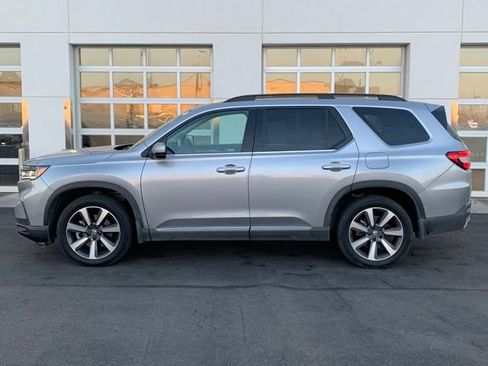 Certified 2023 Honda Pilot Elite image 3