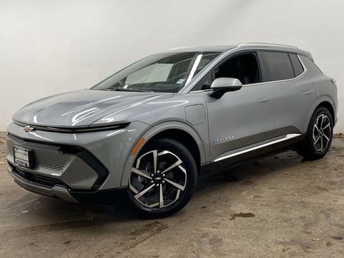 Used 2025 Chevrolet Equinox EV LT w/ Convenience Package image 1