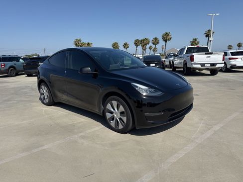 Used 2023 Tesla Model Y Long Range image 4