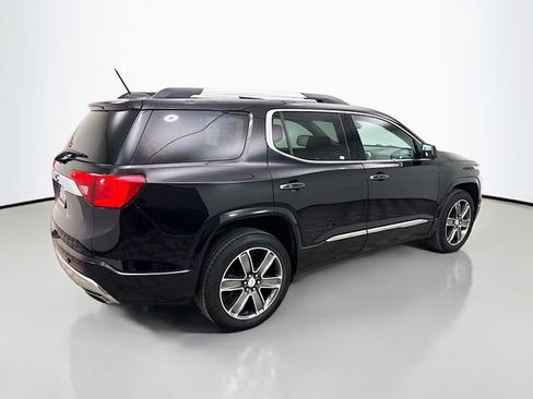 Used 2017 GMC Acadia Denali w/ Technology Package FWD image 9
