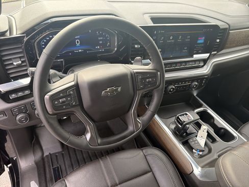 Used 2025 Chevrolet Silverado 1500 High Country w/ Midnight Edition AWD/4WD image 17