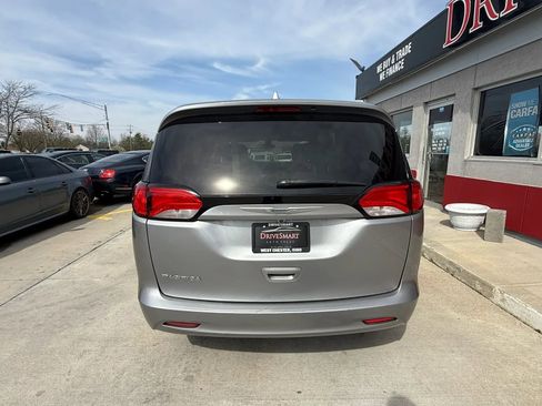Used 2017 Chrysler Pacifica LX image 7