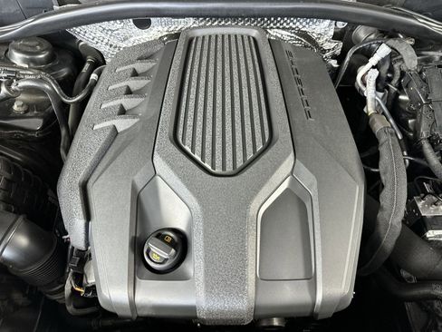 Used 2024 Porsche Macan w/ Premium Plus Package AWD/4WD image 28