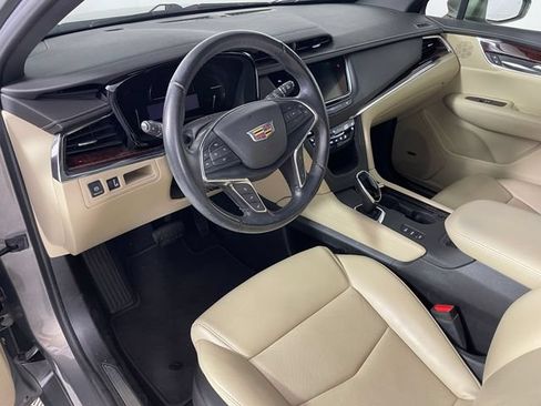 Used 2019 Cadillac XT5 Premium Luxury w/ Driver Assist Package AWD/4WD image 3