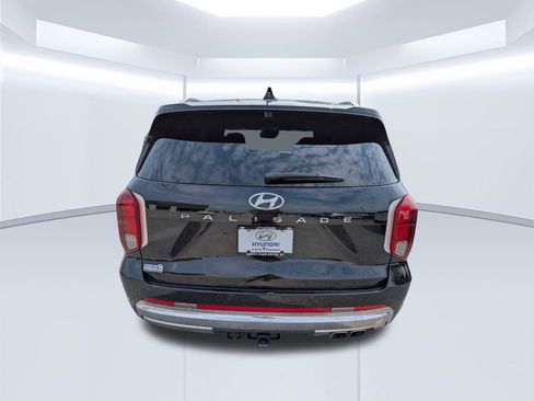 Certified 2025 Hyundai Palisade Calligraphy FWD image 5