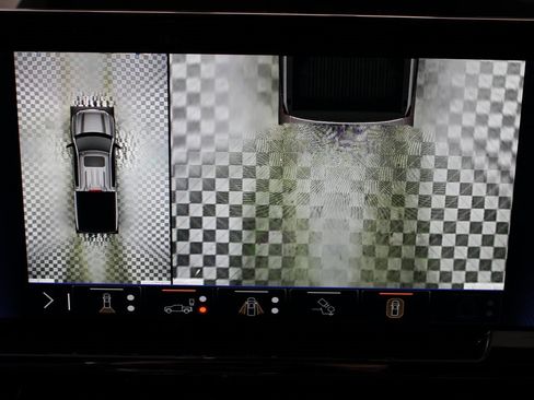 Used 2024 Chevrolet Silverado 1500 ZR2 image 17