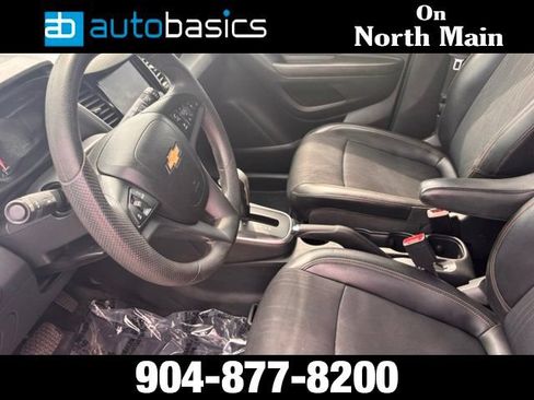 Used 2021 Chevrolet Trax LT FWD image 20