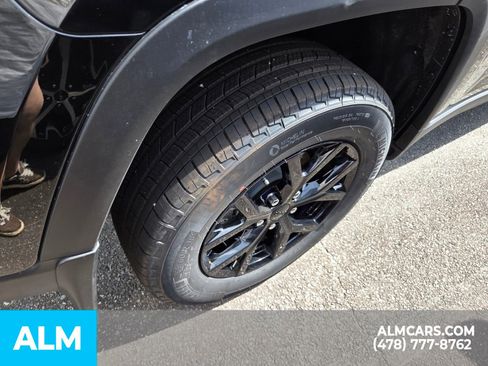 Used 2025 Jeep Grand Cherokee Altitude RWD image 15