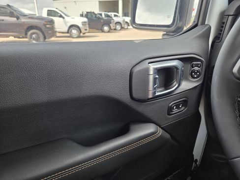 New 2026 Jeep Gladiator Sport AWD/4WD image 38