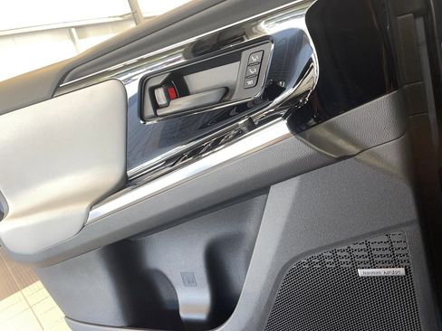 Used 2023 Toyota bZ4X AWD image 8