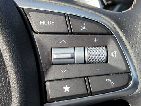 Used 2025 Genesis G70 2.5T image 24