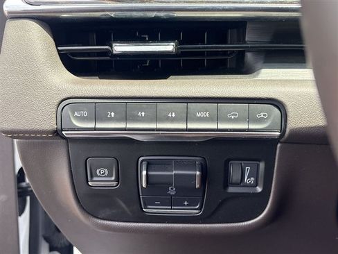 Certified 2022 Cadillac Escalade ESV Premium Luxury w/ Performance Package AWD/4WD image 18
