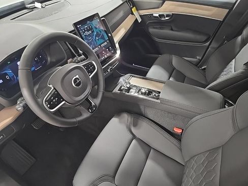 Used 2026 Volvo XC90 B6 Plus w/ Protection Package Premier AWD/4WD image 19
