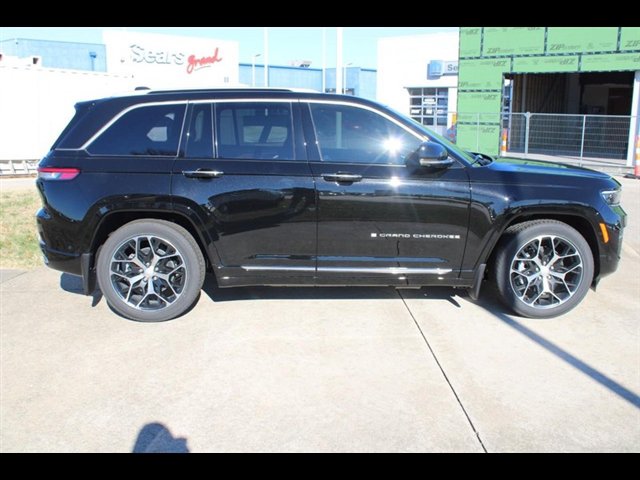 Used 2022 Jeep Grand Cherokee Summit AWD/4WD image 4