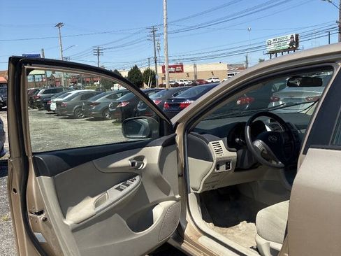 Used 2012 Toyota Corolla LE FWD image 11