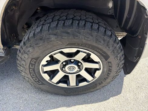Used 2024 Toyota 4Runner TRD Off-Road Premium w/ Off Road Premium Plus Package AWD/4WD image 12