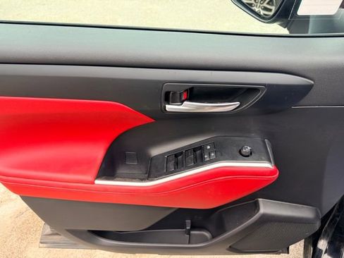 Used 2022 Toyota Highlander XSE image 16