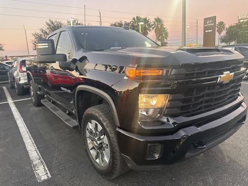 Used 2024 Chevrolet Silverado 2500 Custom w/ Custom Value Package image 2