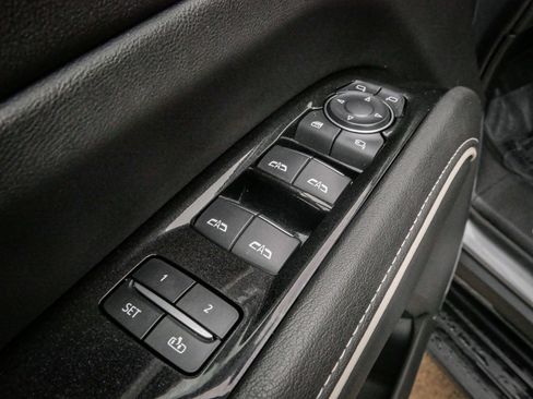 Used 2024 Cadillac Escalade Luxury AWD/4WD image 15