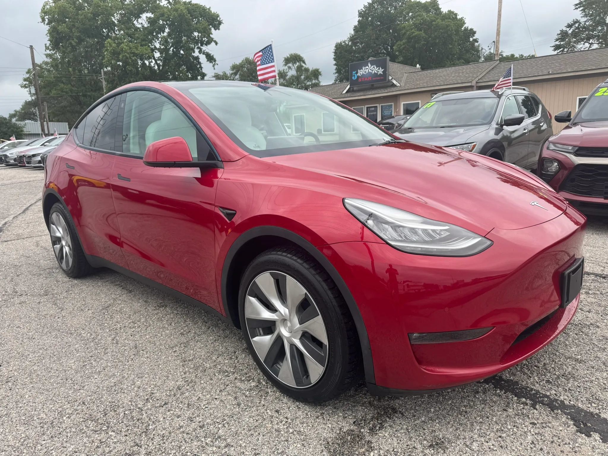 Used 2021 Tesla Model Y Long Range AWD/4WD image 1
