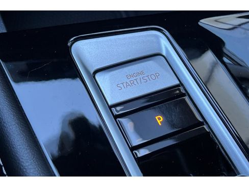 Used 2024 Volkswagen Atlas Cross Sport SE image 24