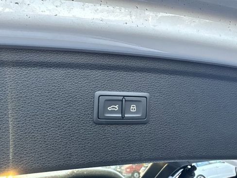 Used 2025 Audi Q5 2.0T Premium w/ Convenience Plus Package image 33