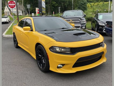 Used 2018 Dodge Charger R/T RWD image 1