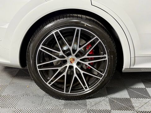 New 2026 Porsche Cayenne GTS image 13