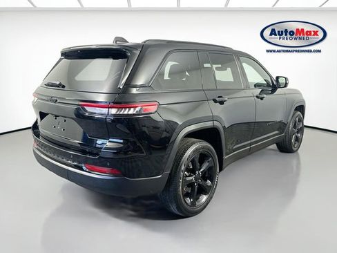 Used 2023 Jeep Grand Cherokee Altitude image 2