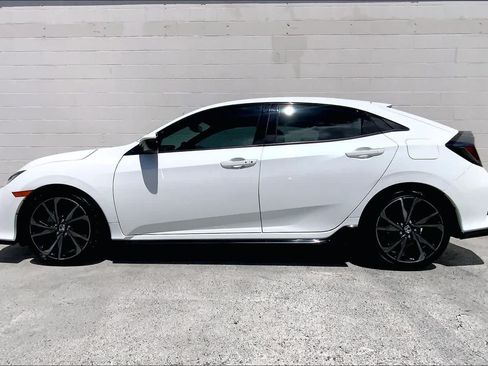 Used 2018 Honda Civic Sport Touring image 3