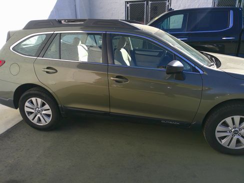 Used 2019 Subaru Outback 2.5i image 5