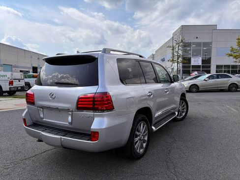 Used 2011 Lexus LX 570 4WD w/ Luxury Pkg image 8