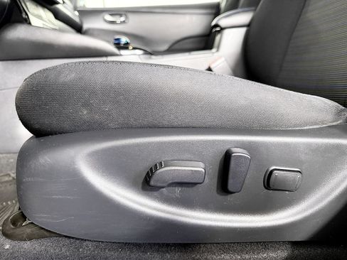 Used 2019 Nissan Leaf SV w/ SV Technology Package FWD image 34