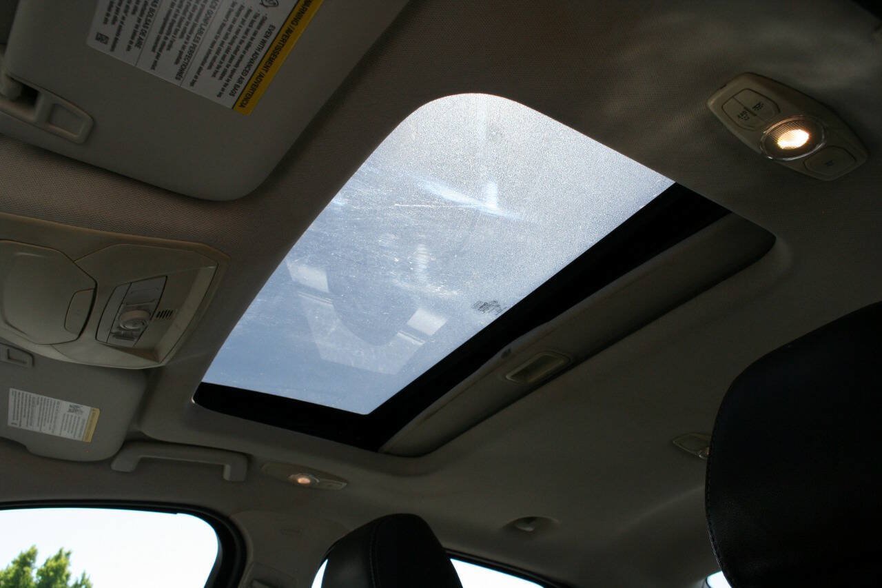 Used 2014 Ford Focus SE w/ Equipment Group 201A FWD image 21