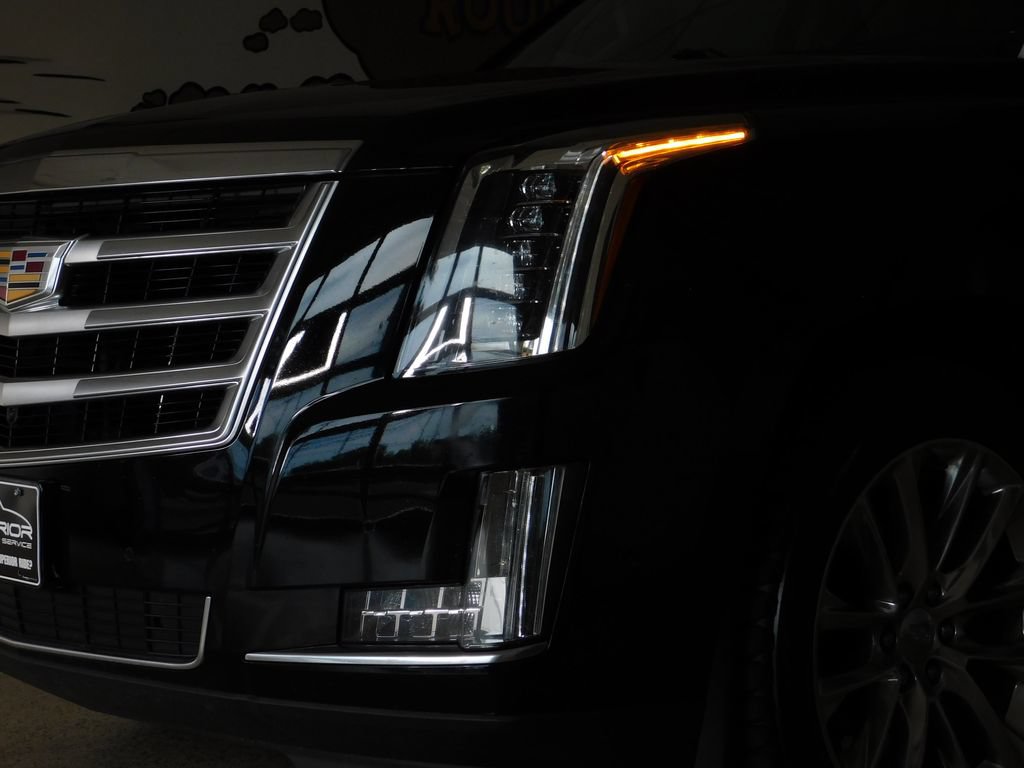 Used 2019 Cadillac Escalade ESV Luxury AWD/4WD image 14