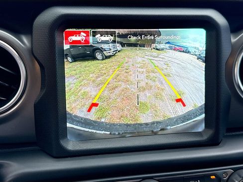 Used 2022 Jeep Wrangler Unlimited Rubicon 4xe AWD/4WD image 16