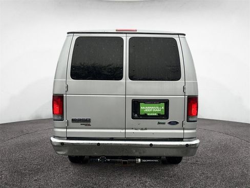 Used 2011 Ford E-350 and Econoline 350 XLT image 4