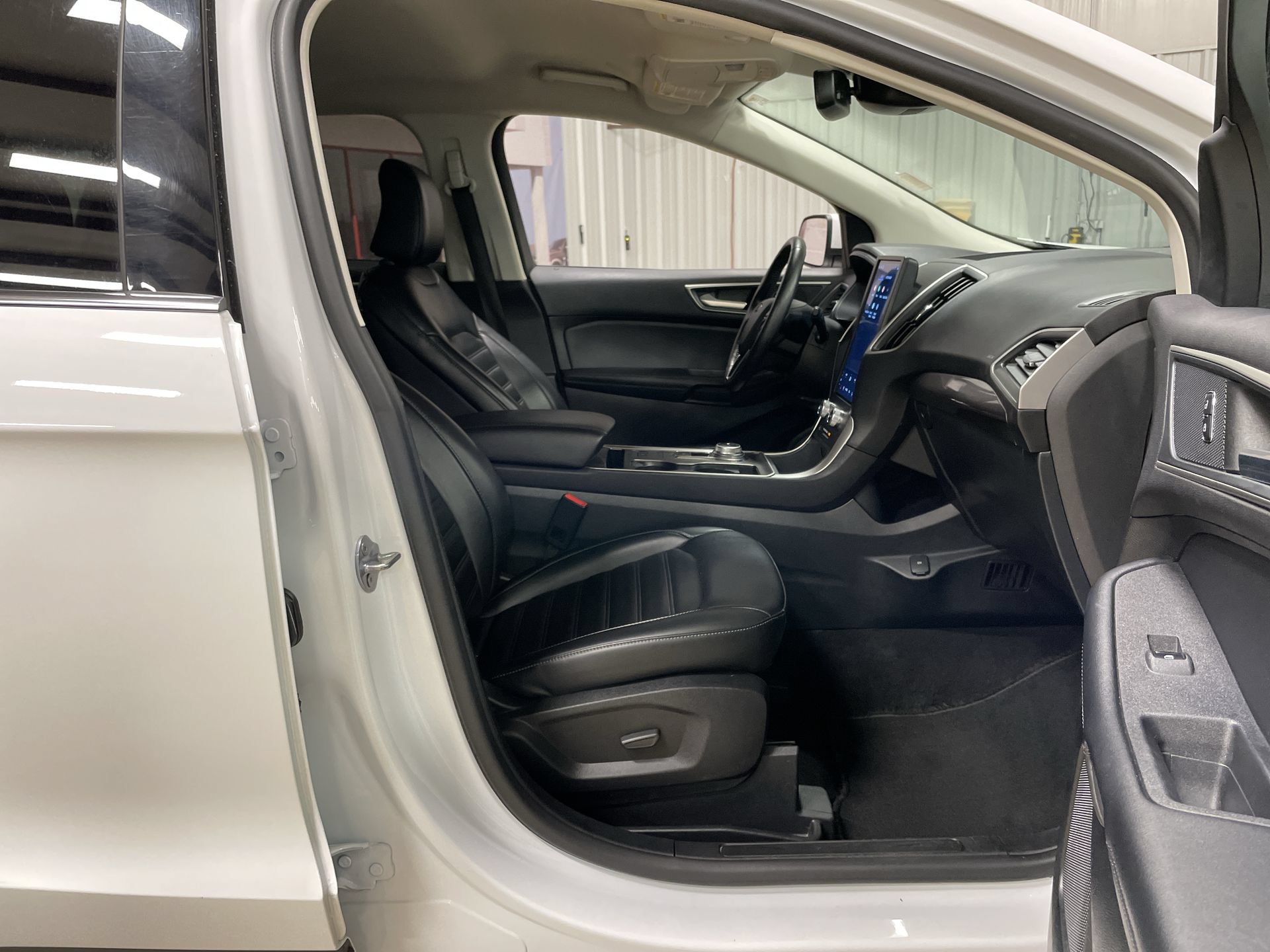 Used 2024 Ford Edge SEL AWD/4WD image 26