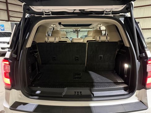 Used 2018 Ford Expedition Platinum RWD image 19