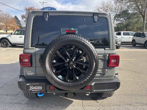 Used 2022 Jeep Wrangler Unlimited Sahara w/ Cold Weather Group image 7