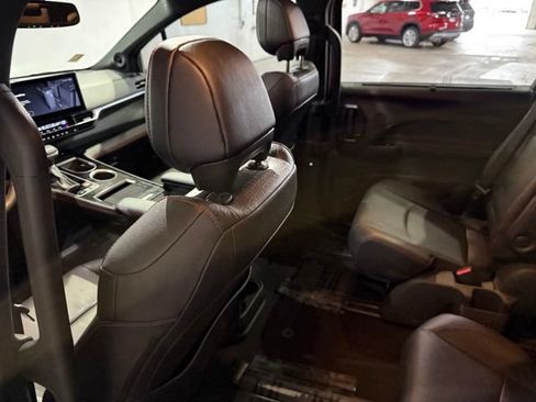 Used 2025 Toyota Sienna XSE w/ XSE Plus Package AWD/4WD image 29
