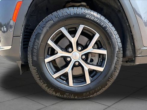 Used 2023 Jeep Grand Cherokee L Limited w/ Luxury Tech Group II AWD/4WD image 11